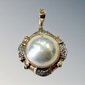 A 14ct gold mabe pearl pendant CONDITION REPORT: 6g