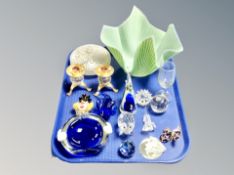A tray of 1970's and later glass ware, envelope glass dish, crystal and glass animal ornaments,