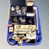 A tray of a quantity of vintage and later costume jewellery, Scottish and filigree metal brooches,