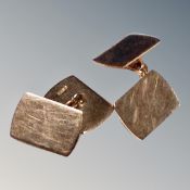 A pair of 9ct yellow gold cufflinks, 6.6g.