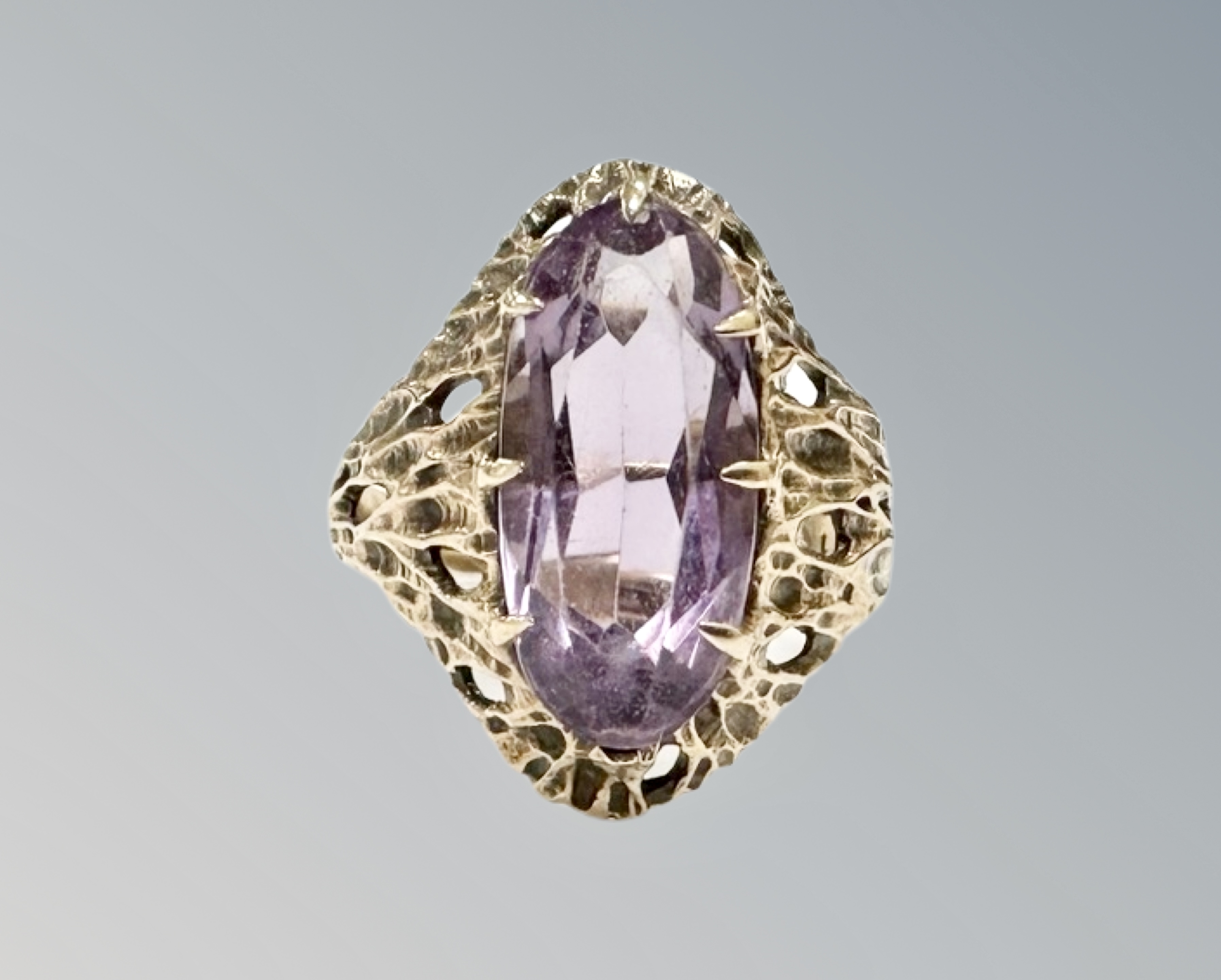 A 9ct gold amethyst ring, size L CONDITION REPORT: 2.
