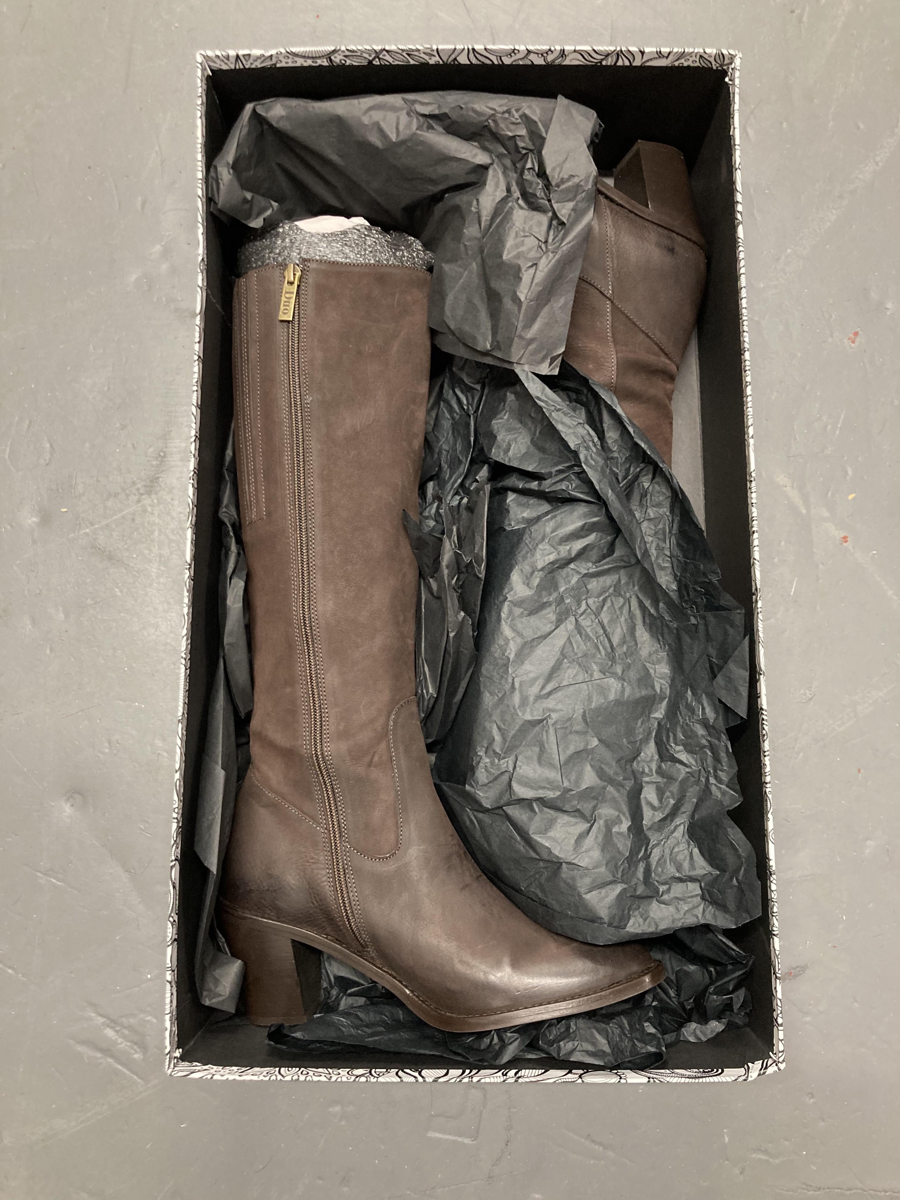 A pair of Duo boots : Feltham, brown nubuck, UK size 3,