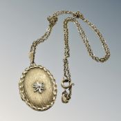 A 9ct gold locket on chain CONDITION REPORT: 9.