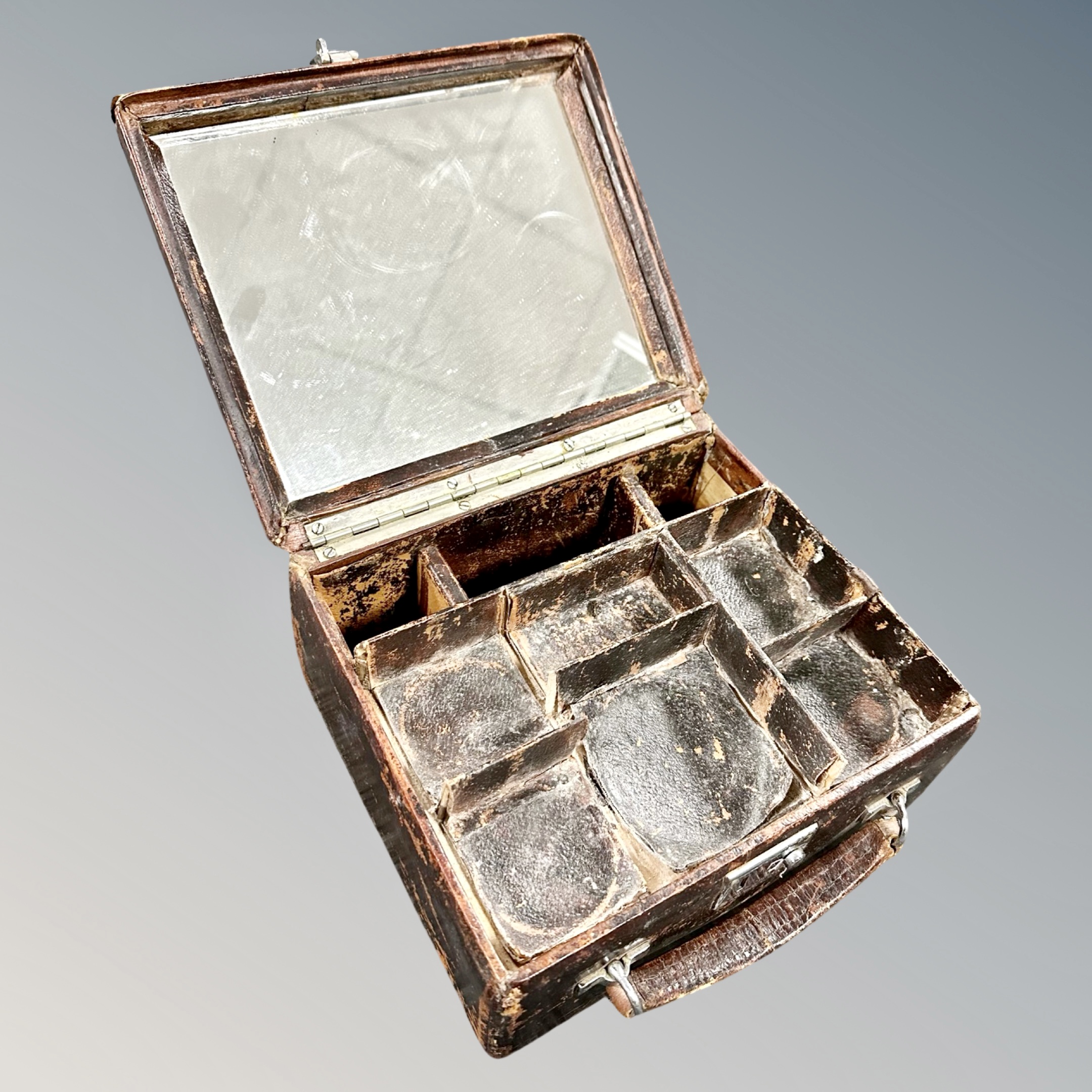 An early 20th century leather vanity box. - Image 2 of 2