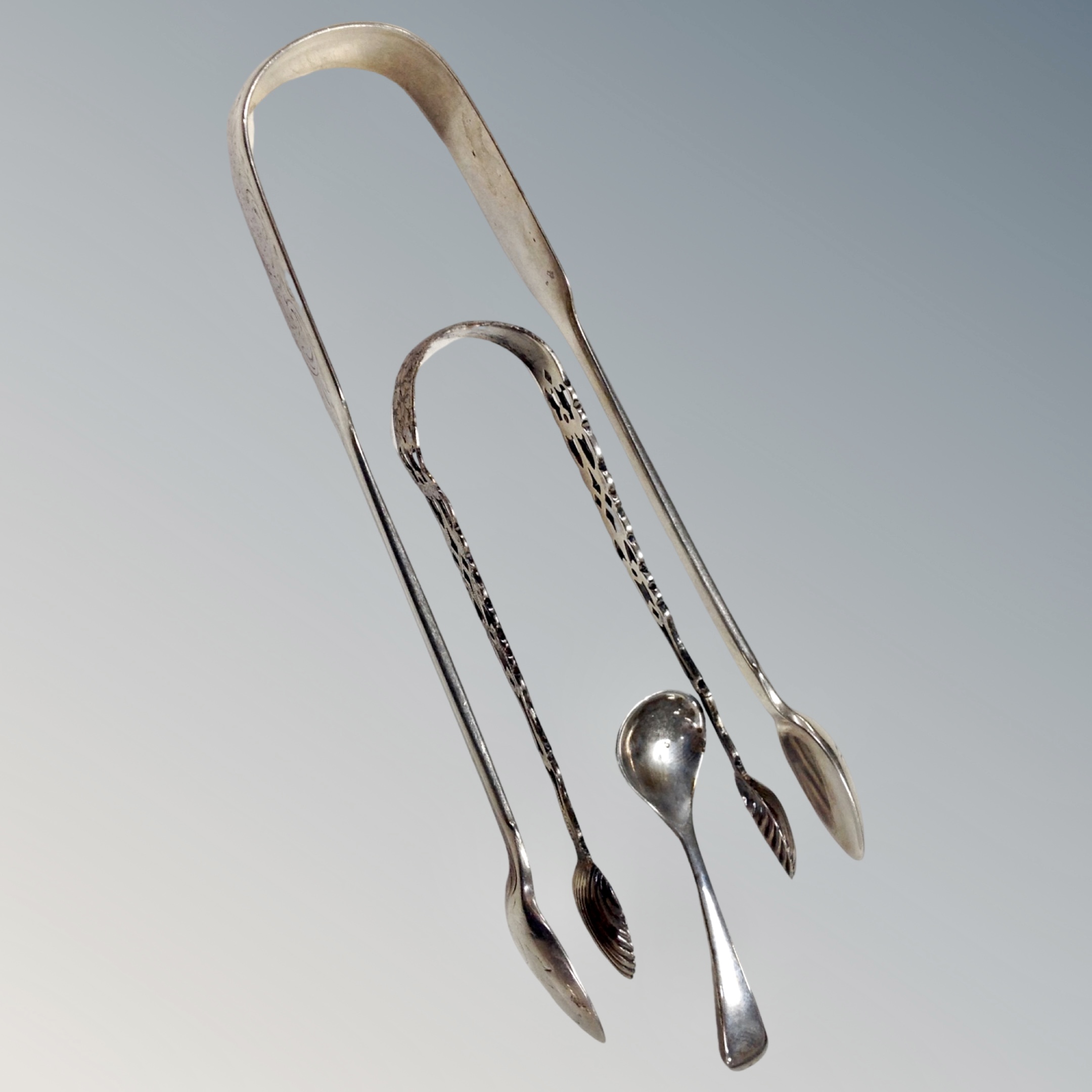 Set of Victorian silver sugar tongs, London 1842,