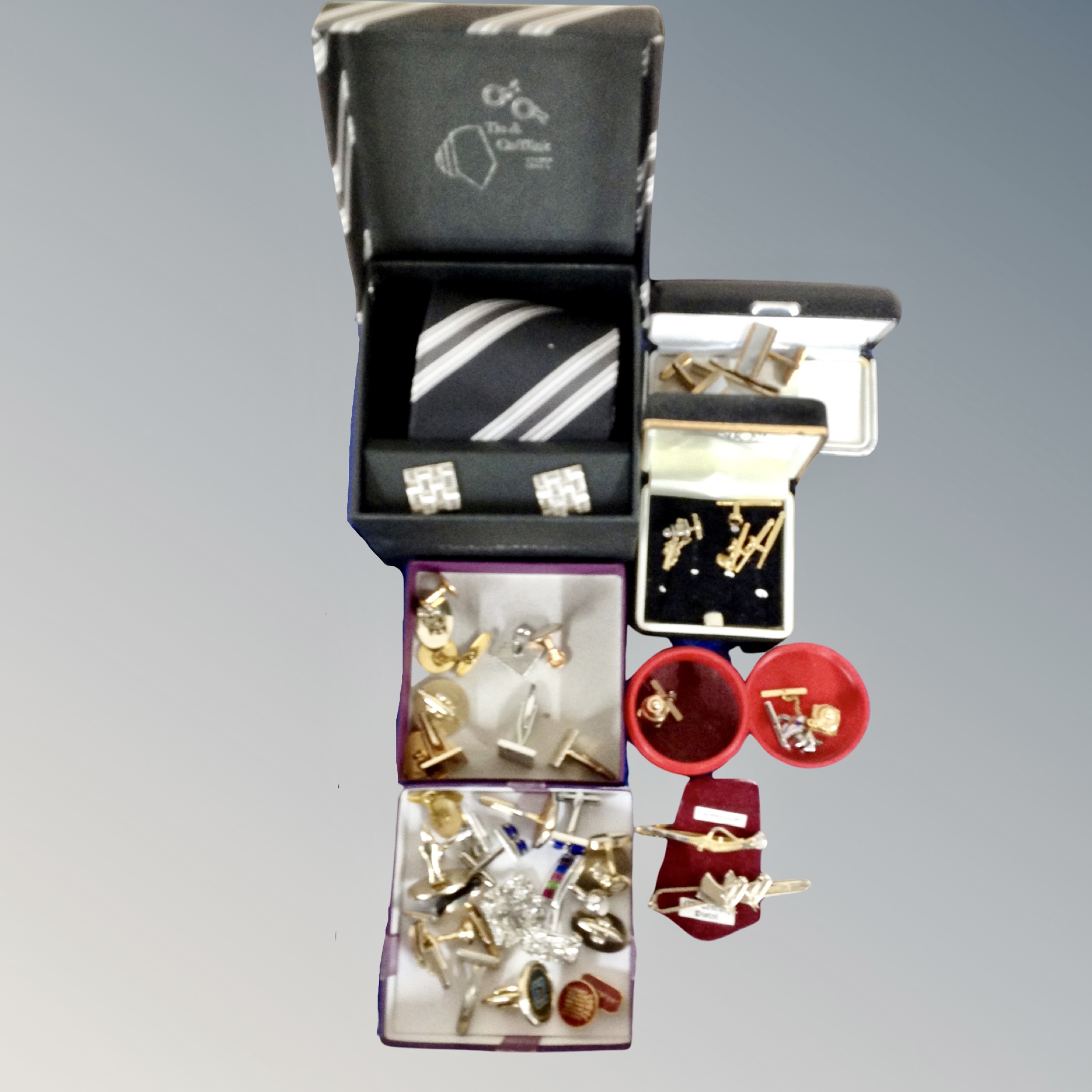 Assorted gent's cuff links,