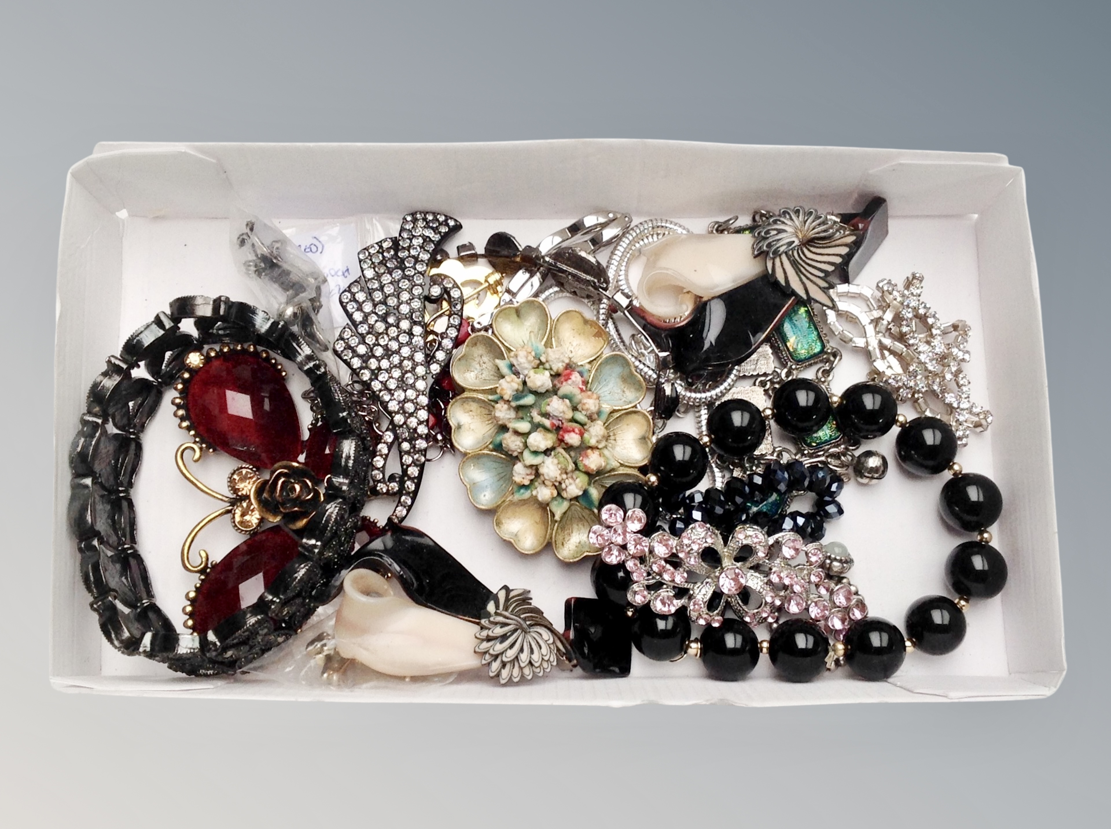 Small tray of assorted costume jewellery including dog brooches, 50's plastic earrings,