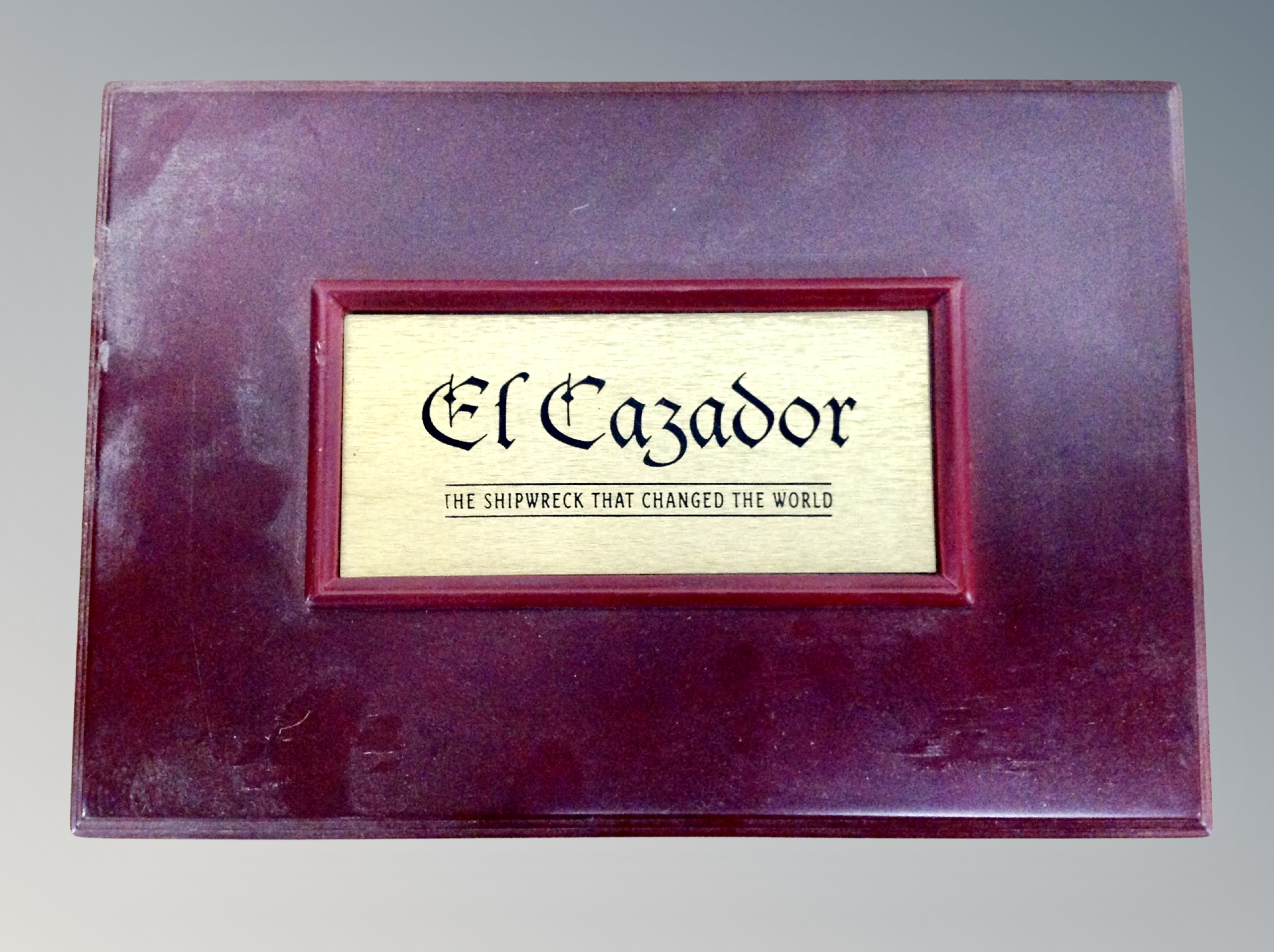 An El Cazador The Shipwreck that Changed the World coin and booklet in box - Image 2 of 2