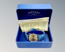 A gent's 9ct gold Rotary quartz calendar wristwatch, case 33mm,