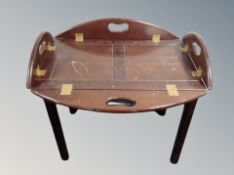 A butler's tray table