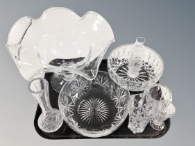 An Italian glass pedestal bowl and seven further pieces of crystal