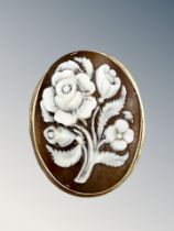 An 18ct gold cameo brooch CONDITION REPORT: 6.
