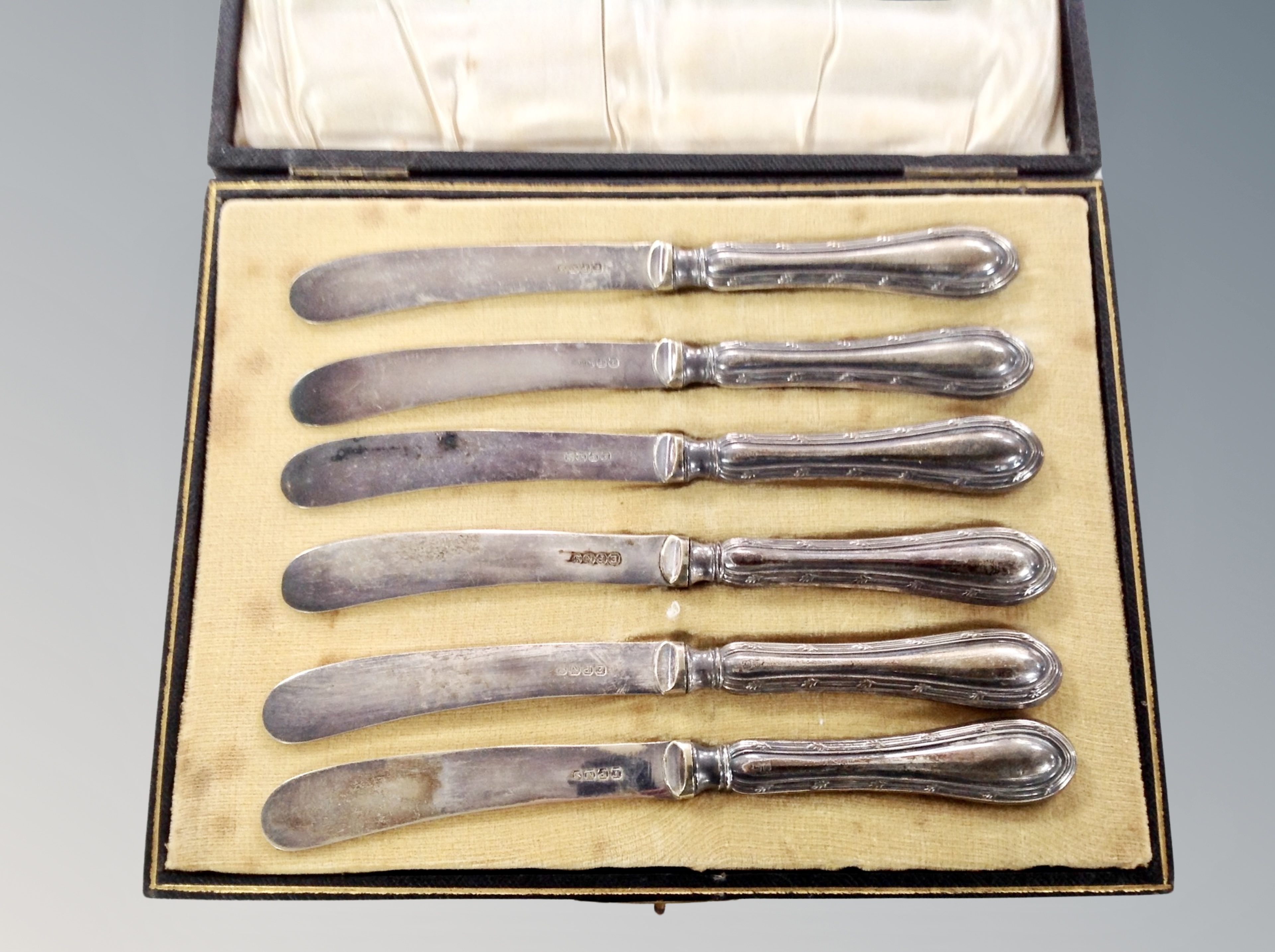 A cased set of six silver handled butter knives