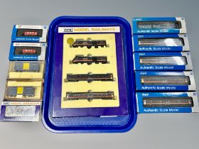 Dapol N scale die cast locomotives and rolling stock (11)