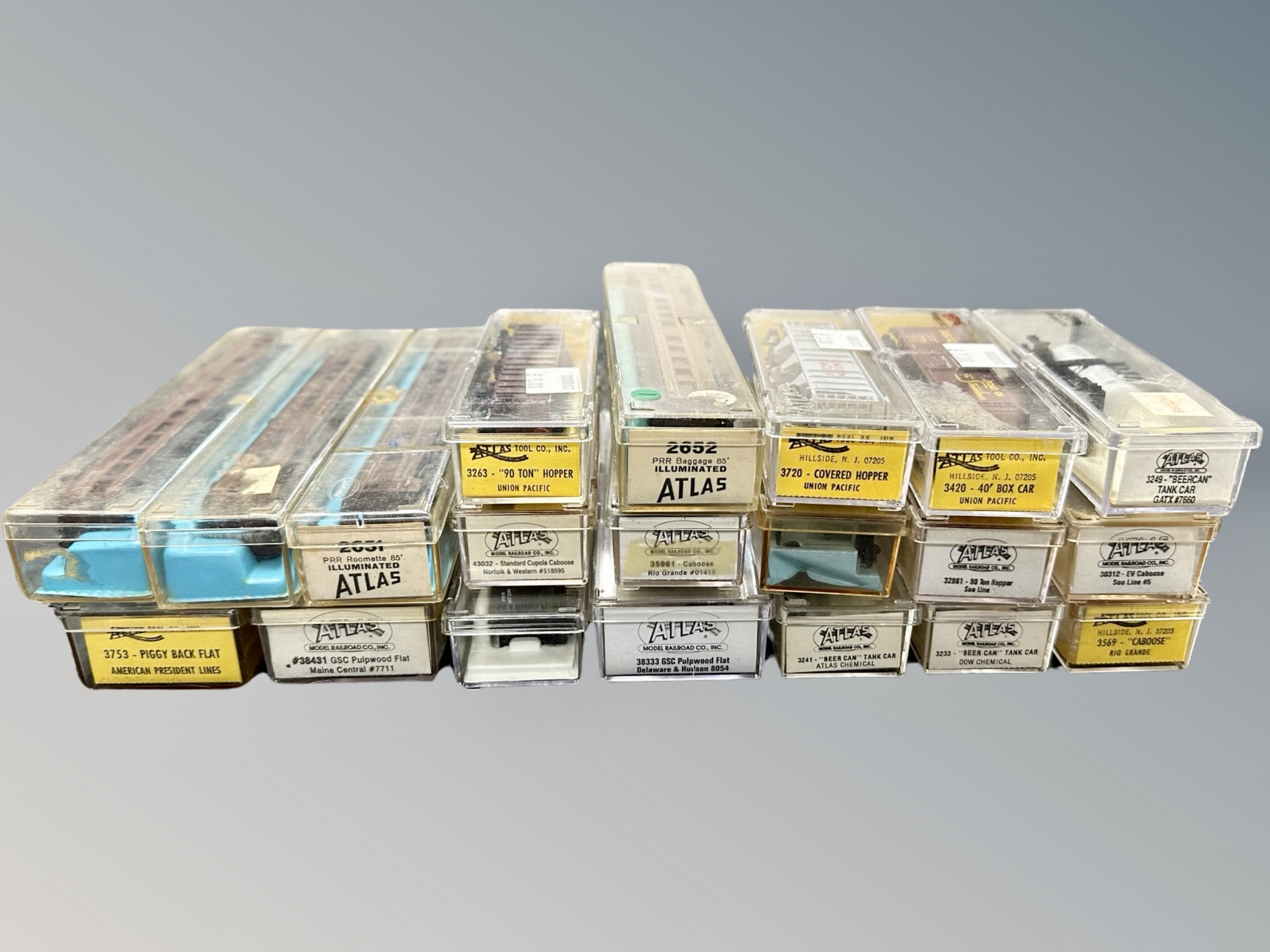 Atlas N scale die cast locomotives and rolling stock, as illustrated. - Image 2 of 2