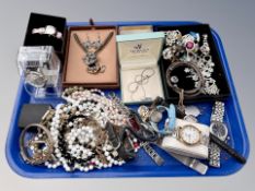 A tray of mixed costume jewellery,