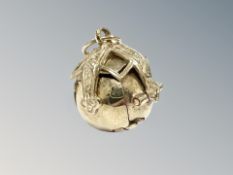 A 9ct yellow gold Masonic ball pendant, 7.3g.