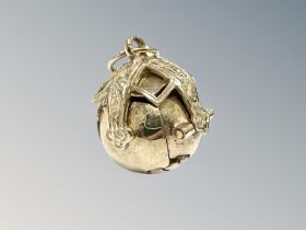 A 9ct yellow gold Masonic ball pendant, 7.3g.