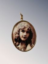 A double sided 9ct yellow gold photograph pendant, 30 mm x 36 mm.