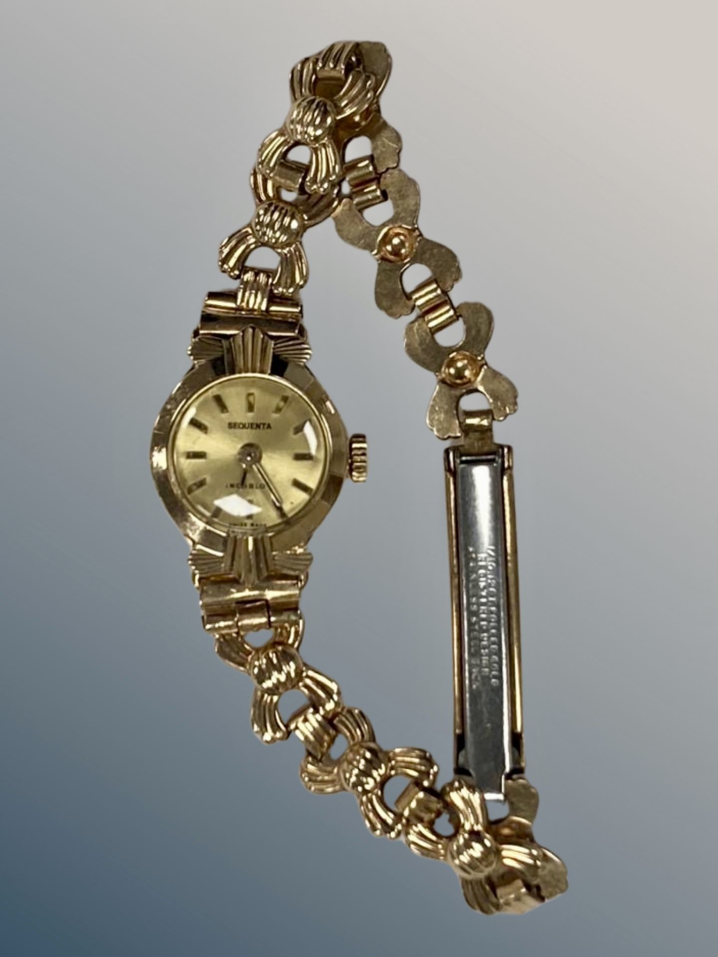 A lady's mechanical 9ct gold watch