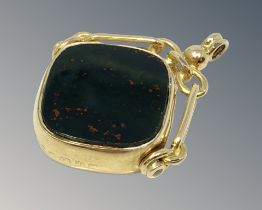 An antique 18ct gold agate fob, Chester 1908.