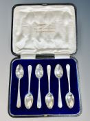 A set of six silver teaspoons, Sheffield 1908, 52g.