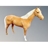 A large Beswick Palomino horse,