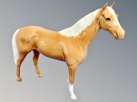 A large Beswick Palomino horse,