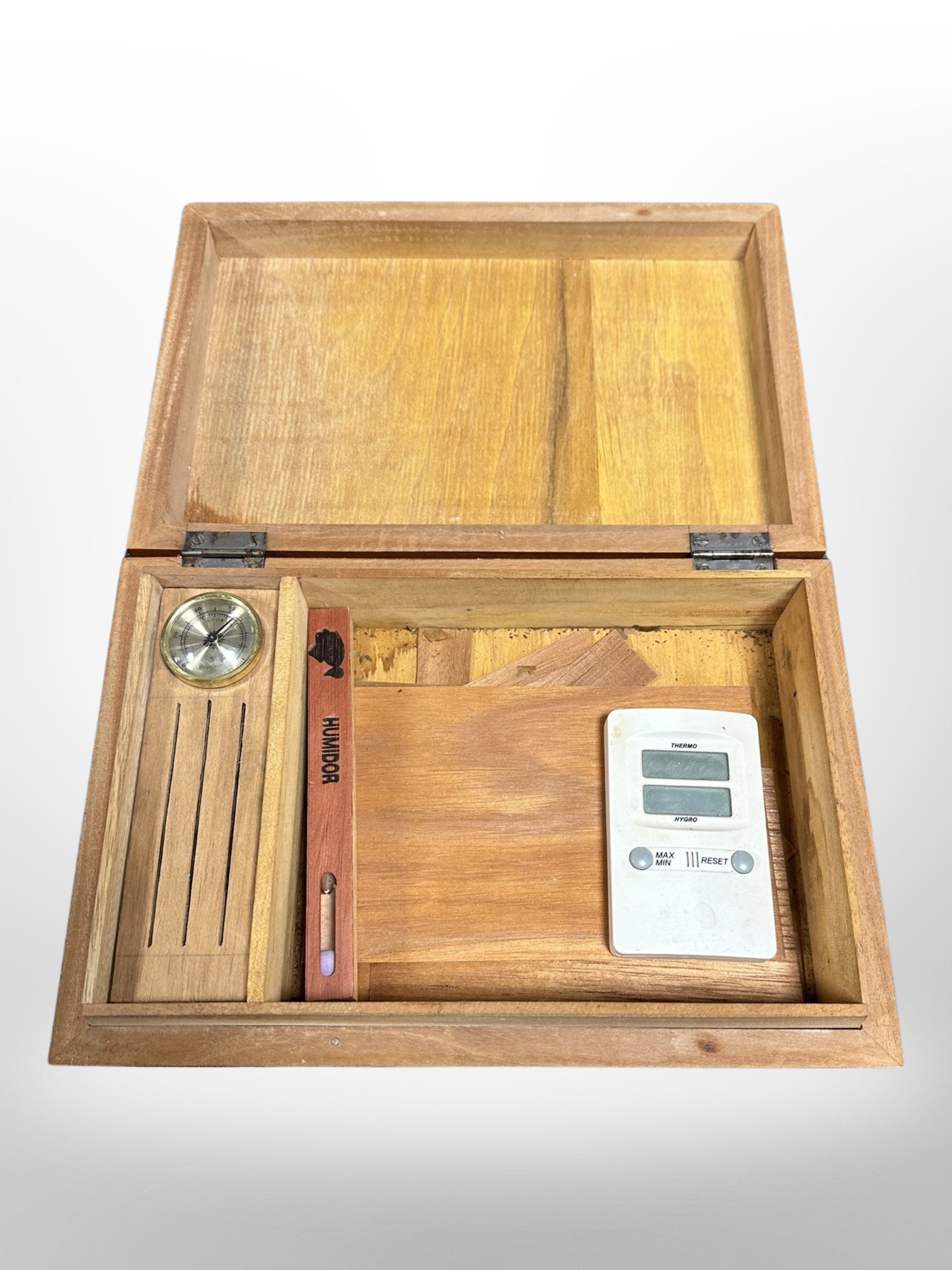 A cigar humidor - Image 2 of 2