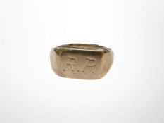 A 9ct gold signet ring, size M. CONDITION REPORT: 7g.
