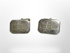 A pair of heavy solid silver cufflinks CONDITION REPORT: 15.1g.