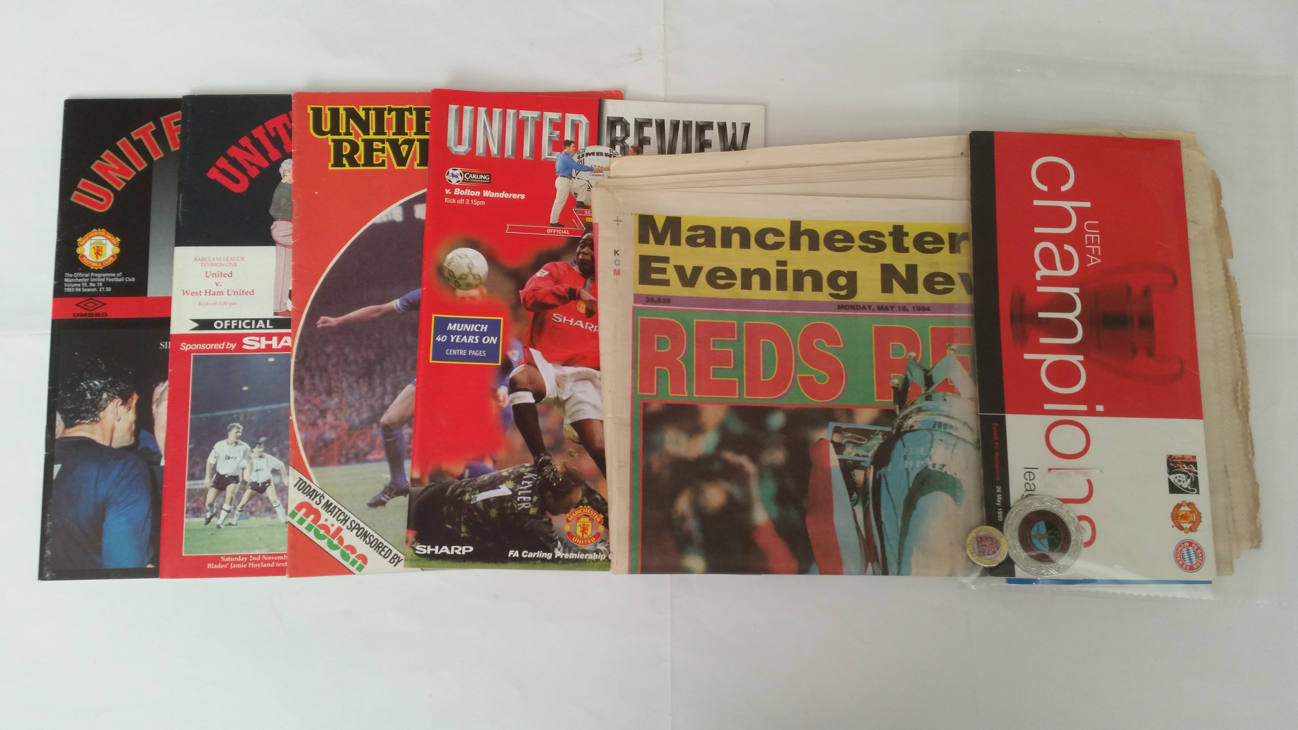 FOOTBALL, Manchester United selection, inc. programmes (37), mainly 90s; pin badges, UEFA