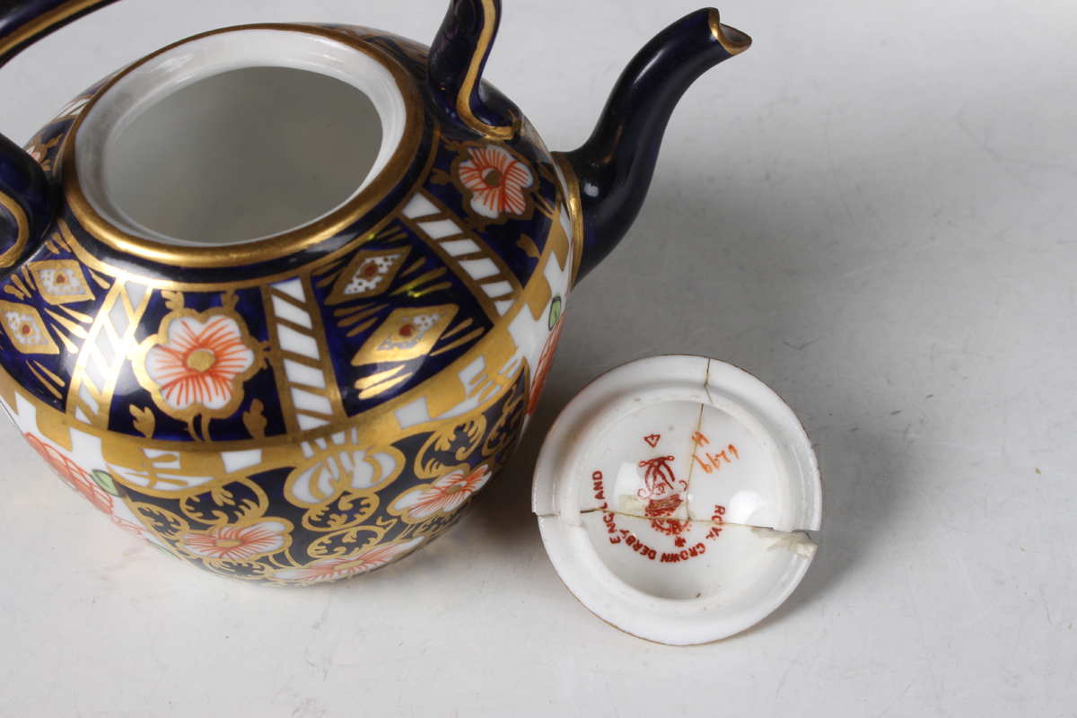 Eight pieces of Royal Crown Derby decorated in the 1128 Japan pattern, 1913-1927, comprising a - Image 4 of 6