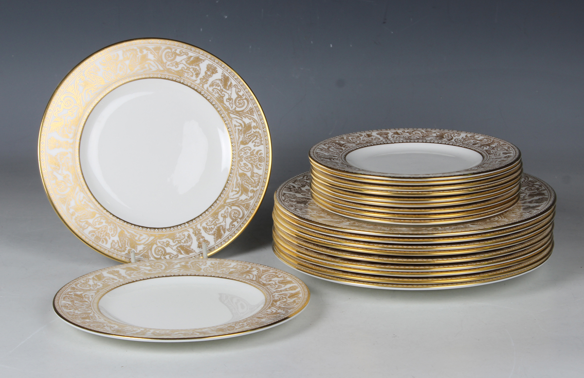 A Wedgwood Gold Florentine pattern part service, comprising ten dinner plates, diameter 27.3cm, nine - Image 4 of 4
