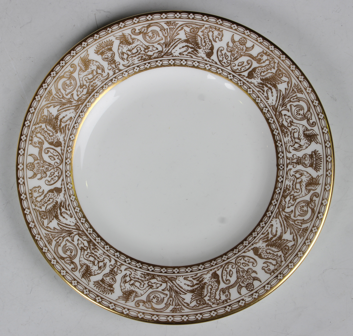 A Wedgwood Gold Florentine pattern part service, comprising ten dinner plates, diameter 27.3cm, nine - Image 3 of 4