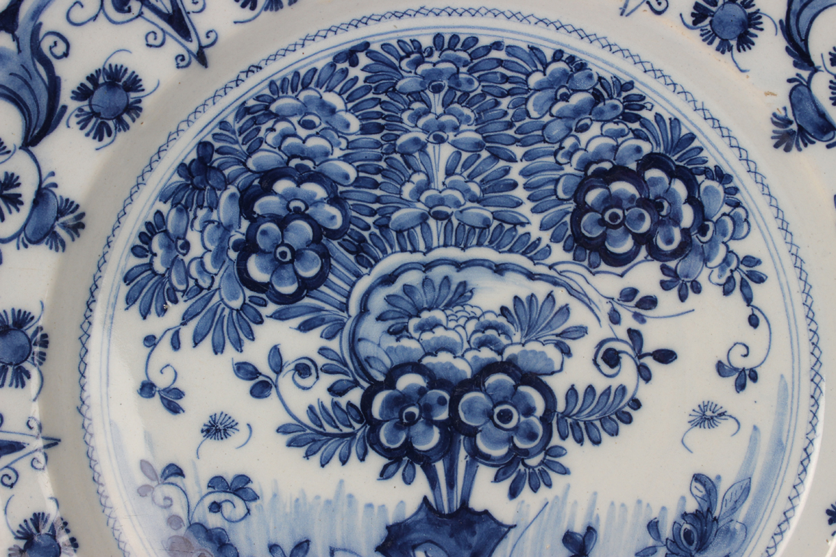 A Dutch Delft dish, probably De Porceleyne Claeuw, first half 18th century, painted in blue with a - Image 8 of 8