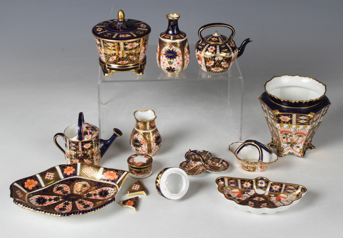 Eight pieces of Royal Crown Derby decorated in the 1128 Japan pattern, 1913-1927, comprising a - Image 6 of 6