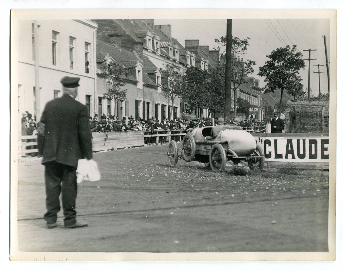 MOTOR RACING. A collection of 30 black and white photographs of 1913-1914 motor races, 17cm x 21. - Image 8 of 8