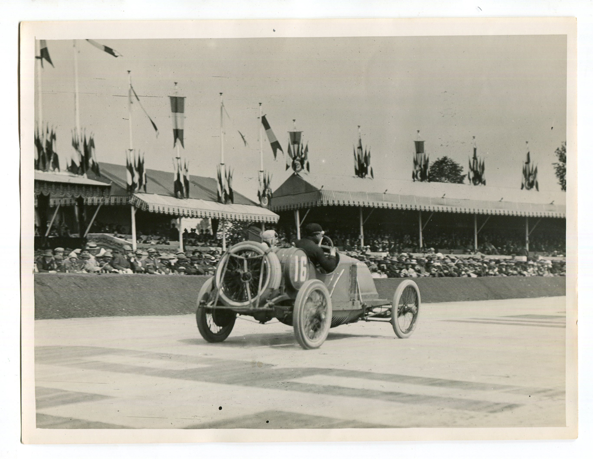 MOTOR RACING. A collection of 30 black and white photographs of 1913-1914 motor races, 17cm x 21. - Image 4 of 8