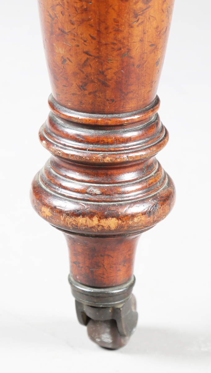 An Edwardian walnut extending dining table with two extra leaves, height 72cm, extended length - Image 2 of 8