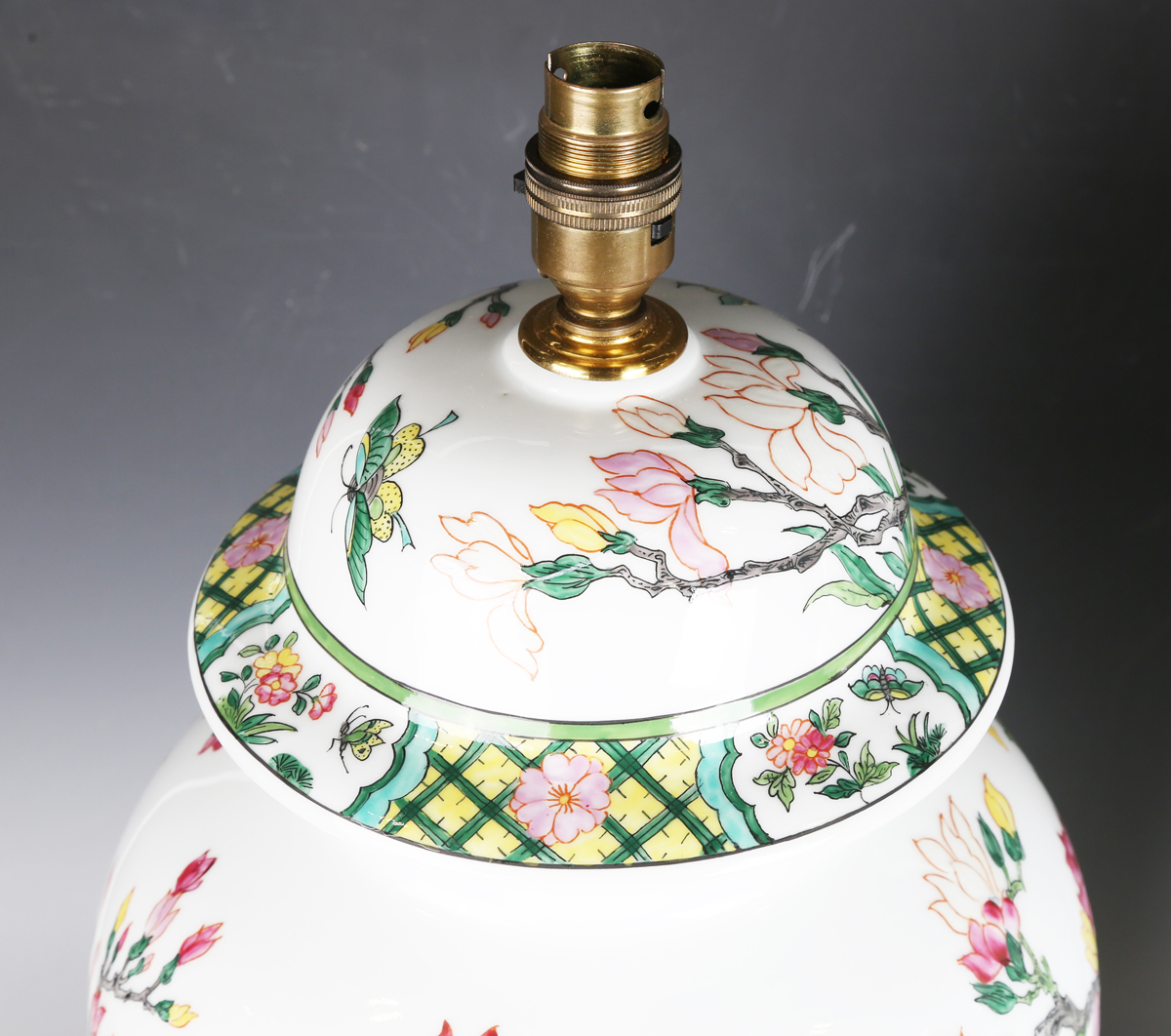 A pair of late 20th century French porcelain table lamps, decorated in the Chinese style, the - Image 4 of 4