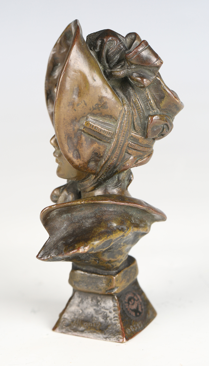 Emanuel Villanis - 'Mlle Lange', a late 19th/early 20th century French patinated cast bronze head - Image 8 of 15