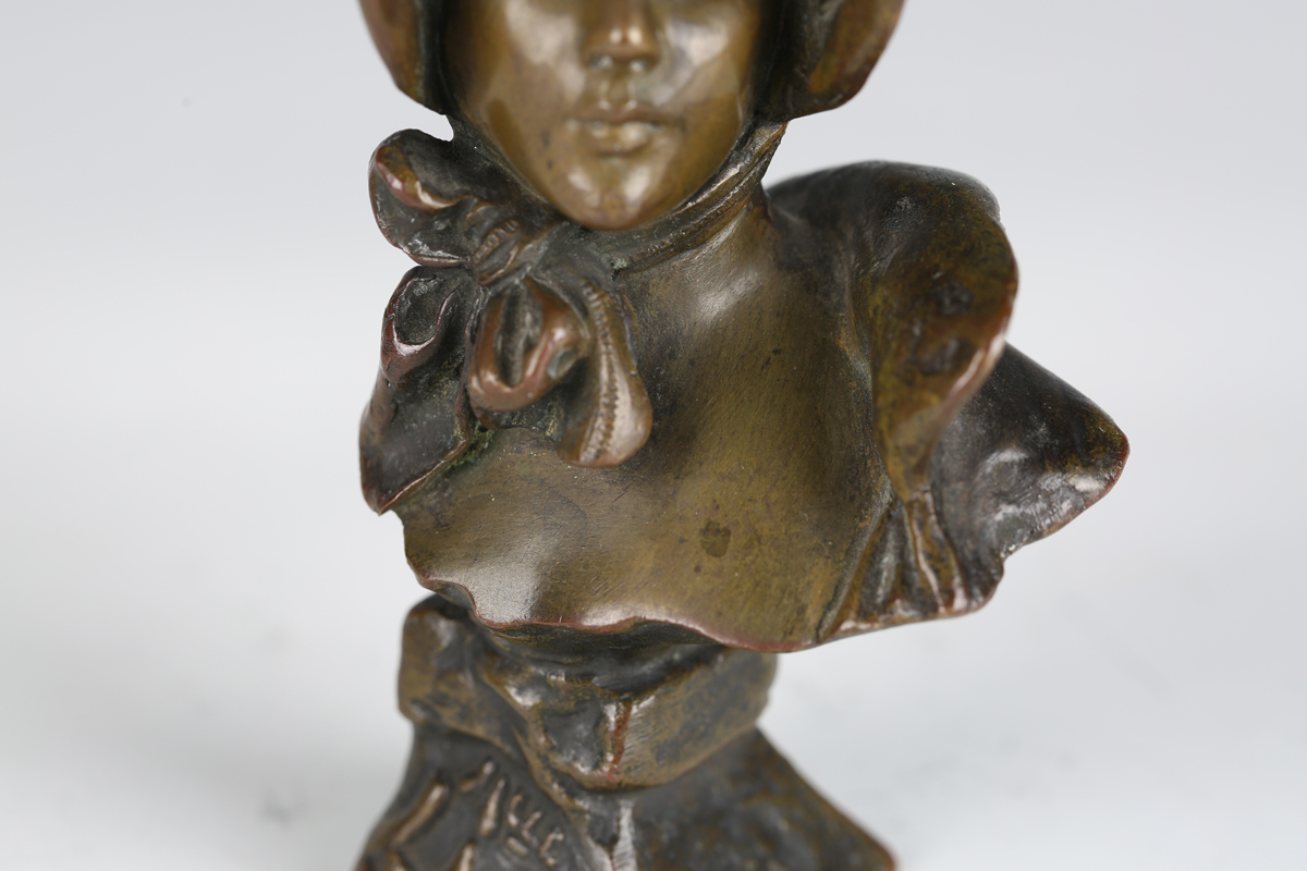 Emanuel Villanis - 'Mlle Lange', a late 19th/early 20th century French patinated cast bronze head - Image 10 of 15