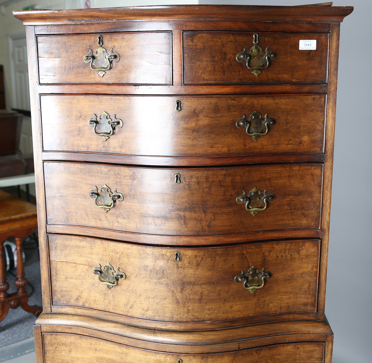 A 20th century George III style mahogany serpentine fronted chest-on-chest, raised on splayed - Image 15 of 15