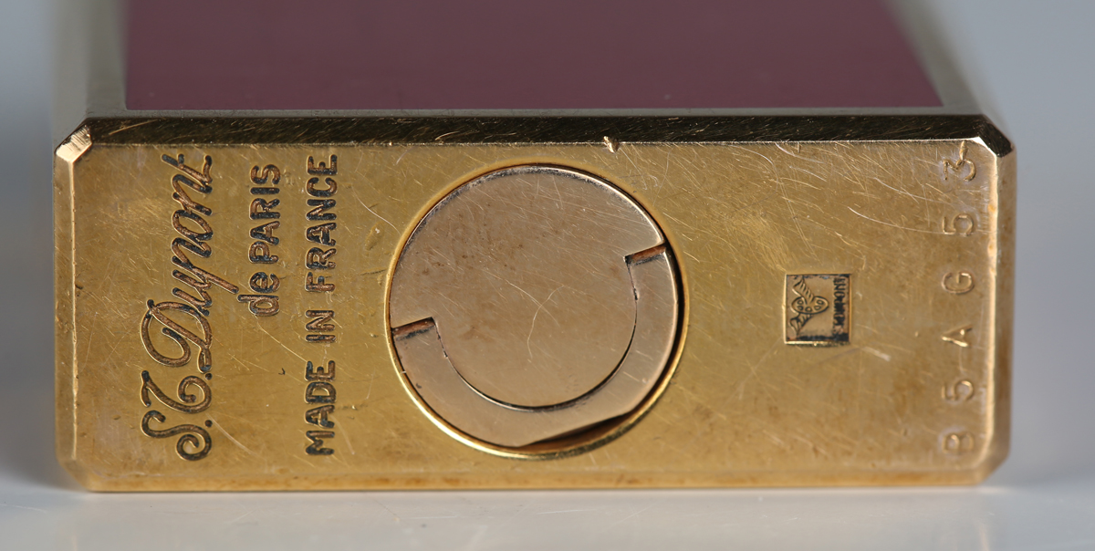 An S.T. Dupont Paris gilt metal and red enamel pocket lighter, detailed 'B5AG53', length 4.6cm, - Image 3 of 8