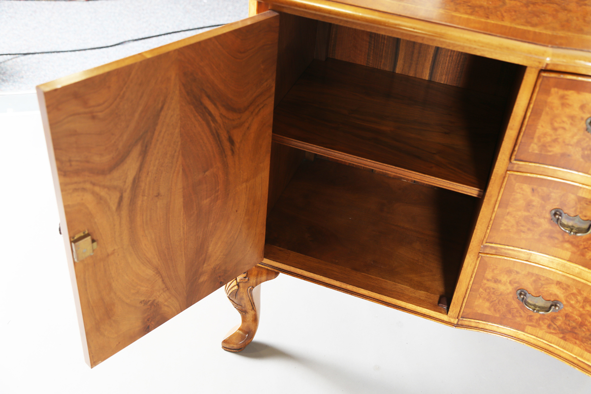 A late 20th century Queen Anne style walnut dining room suite, comprising a set of six chairs, - Image 6 of 34