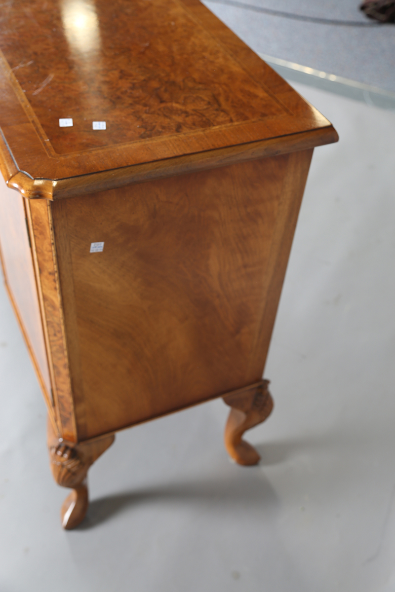 A late 20th century Queen Anne style walnut dining room suite, comprising a set of six chairs, - Image 2 of 34