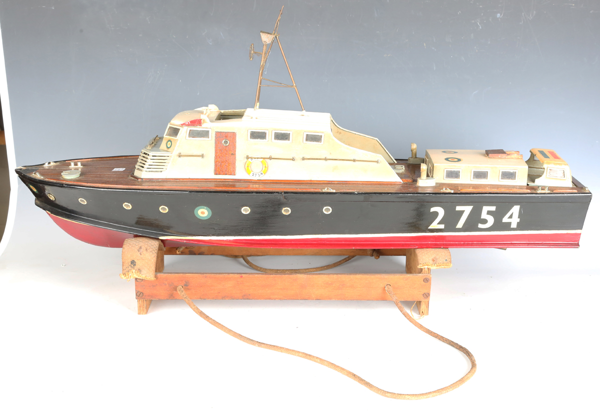 A 20th century wooden and plastic scale model of an R.A.F. motor launch boat, length 85cm.Buyer’s - Image 3 of 8