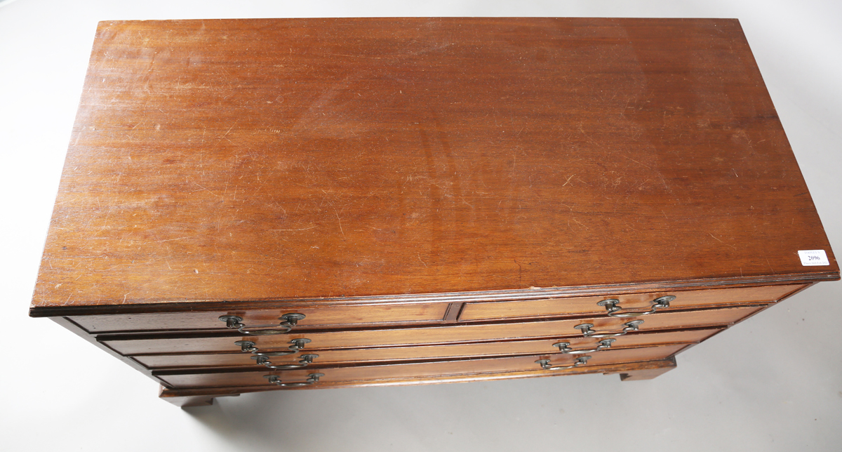 A 20th century George III style mahogany chest of oak-lined drawers, height 66cm, width 101cm, depth - Image 7 of 7