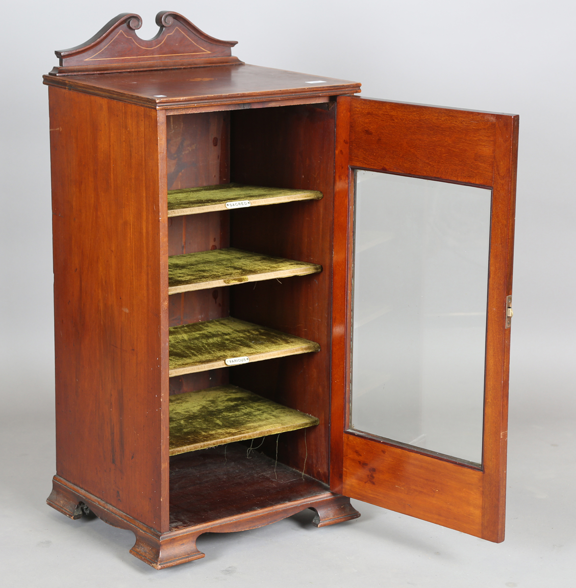 An Edwardian mahogany music cabinet with satinwood crossbanding, height 102cm, width 47cm, depth - Image 7 of 9